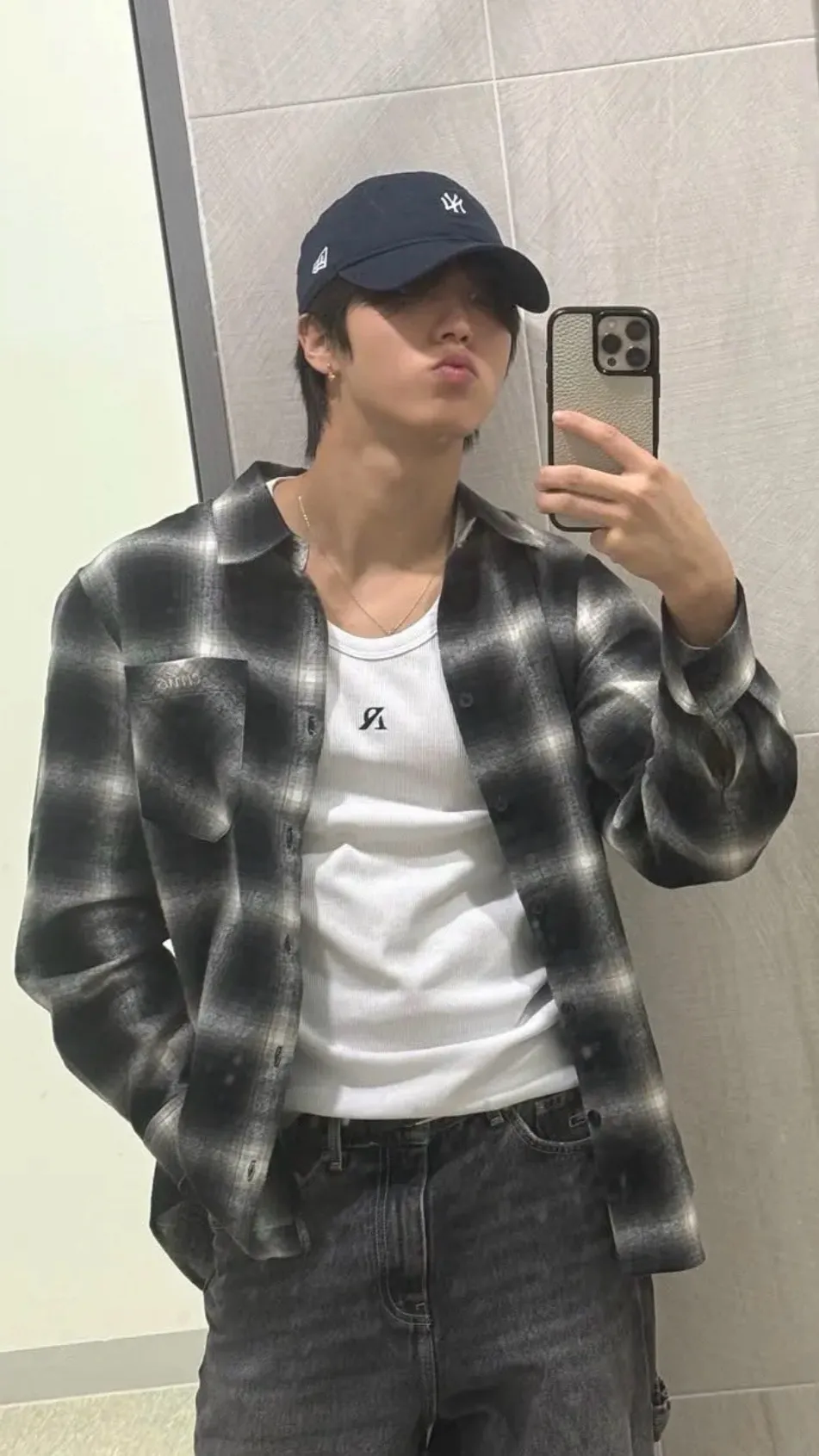 ai character: Han Jisung background