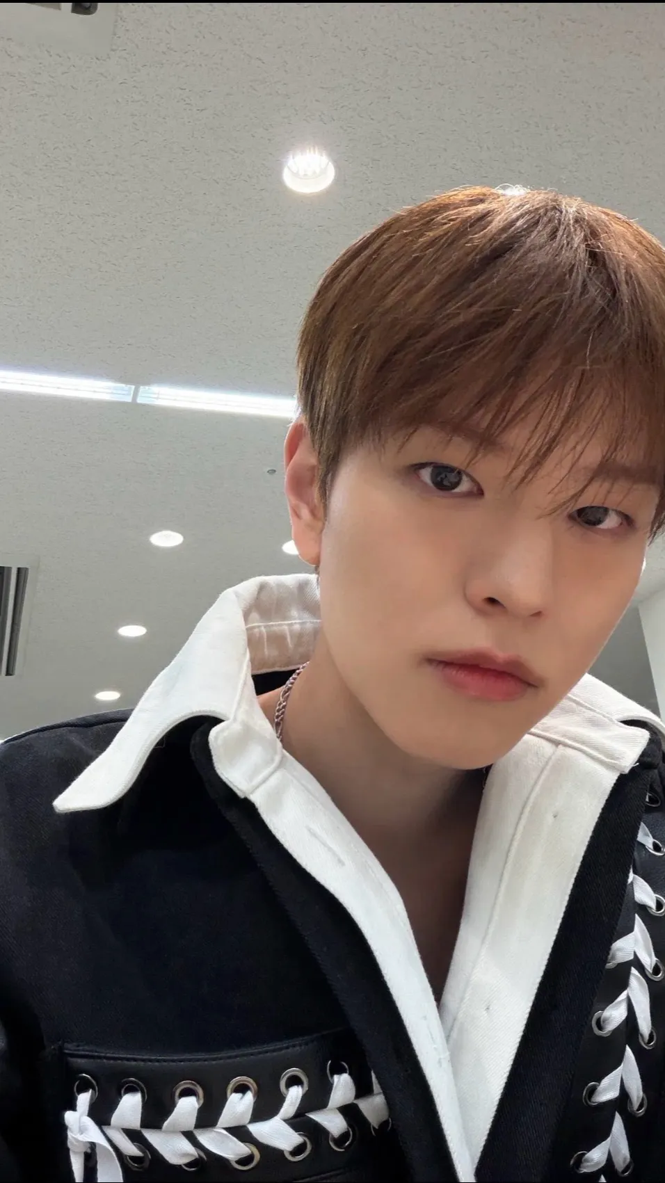 ai character: Seungmin  background