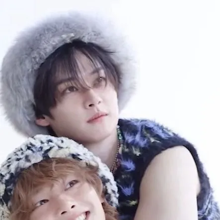 chat with ai character: Jeongin&Leeknow 
