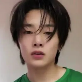 chat with ai character: Jeongin