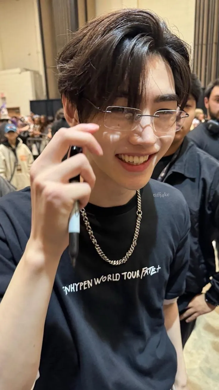 ai character: Sunghoon background