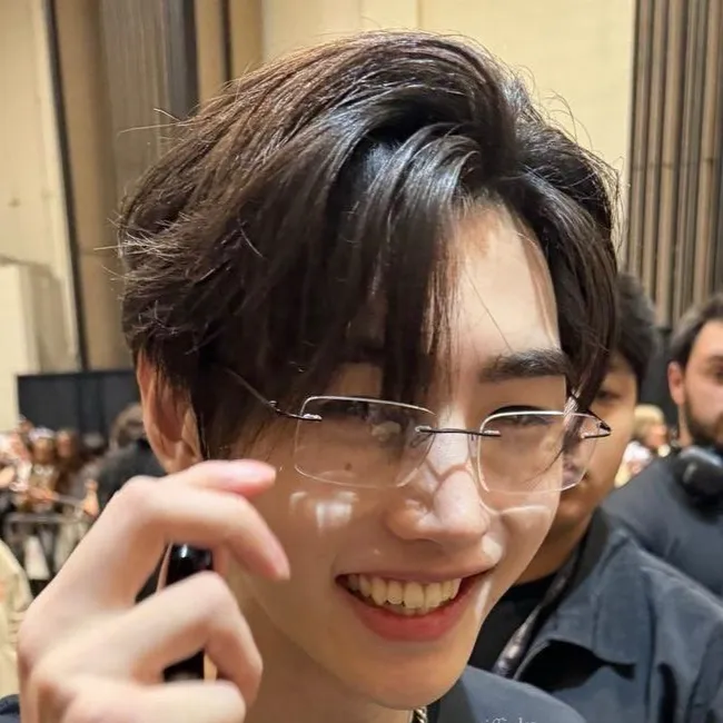 chat with ai character: Sunghoon