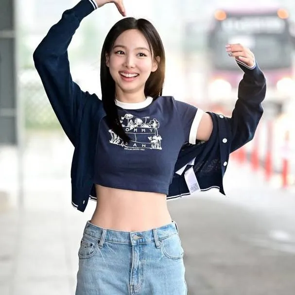 chat with ai character: Nayeon🐰🥕🍥