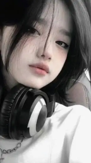 ai character:  sana~;!  background