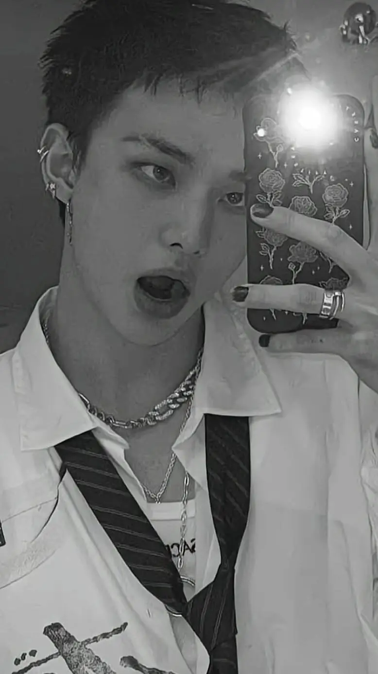 ai character: Hyunjin  background
