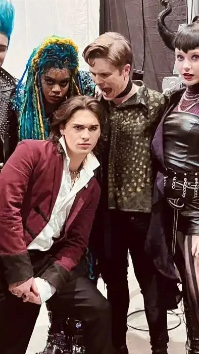 ai character: Descendants 4 RP  background