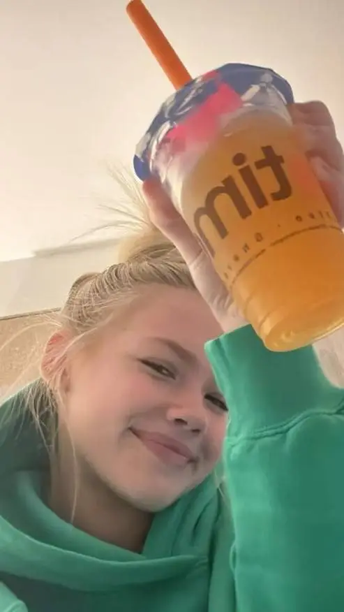 ai character: Zombies 4 live  background