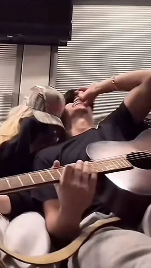 ai character: Freya's Sister  background