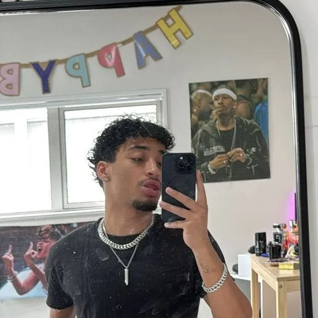 chat with ai character: Orlando Lucas 