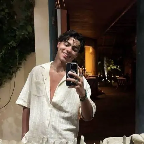 chat with ai character: Malachi Barton 