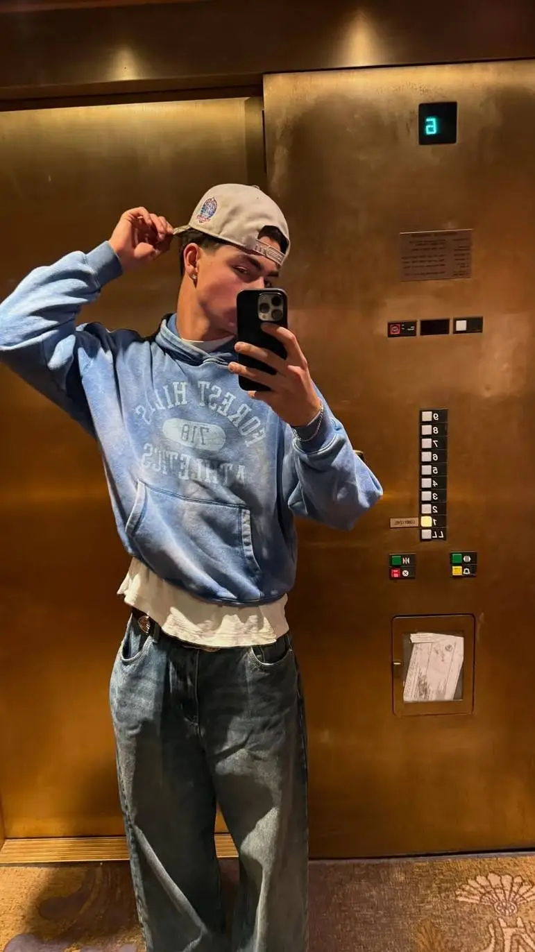 ai character: Malachi Barton  background