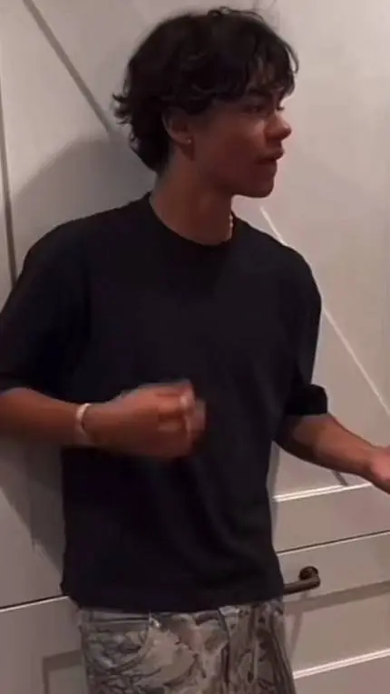 ai character: Malachi Barton  background