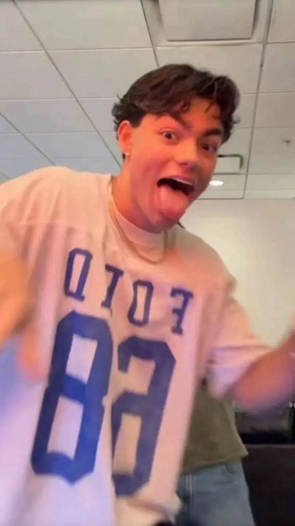 ai character: Malachi Barton  background