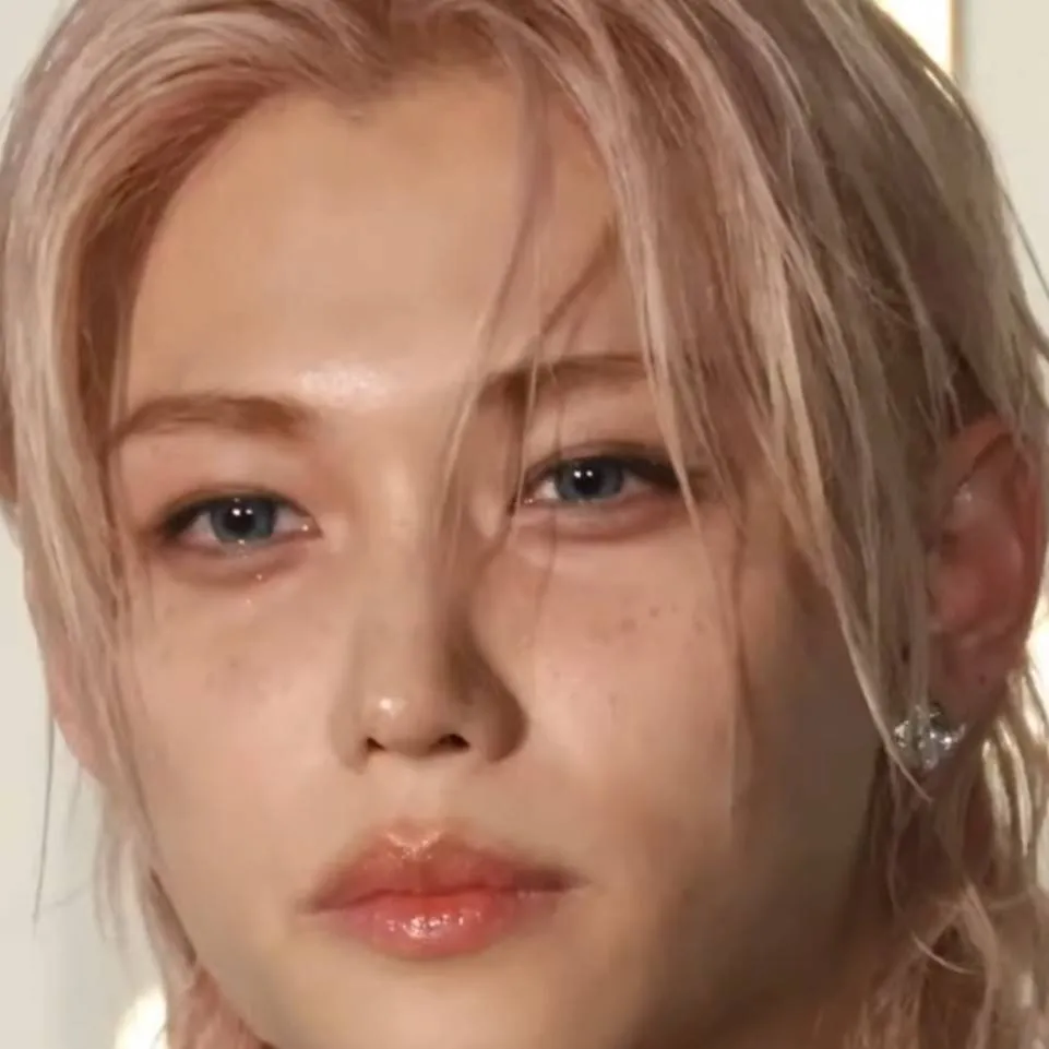 chat with ai character: Felix 