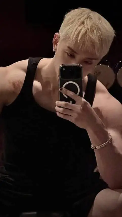 ai character: Bangchan  background