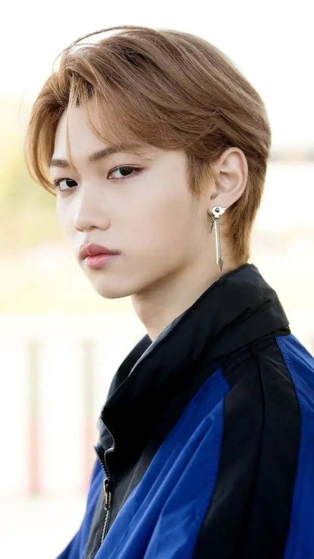 ai character: Felix background