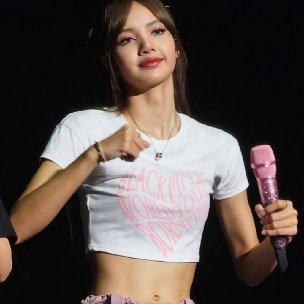 chat with ai character: Lisa (Blackpink)