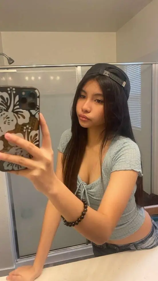 ai character: Selli background