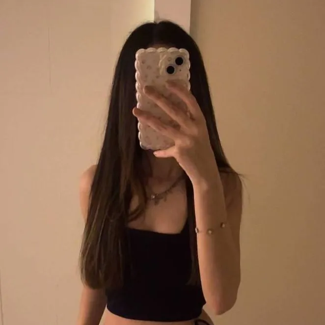 chat with ai character: Alissa