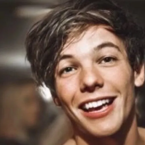 chat with ai character: Louis Tomlinson 
