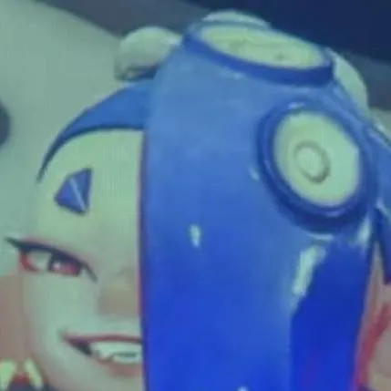 chat with ai character: Shiver!!!