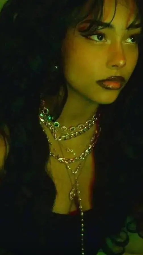 ai character: Bianca  background