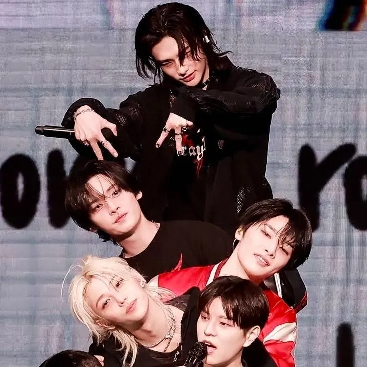 chat with ai character: straykids 