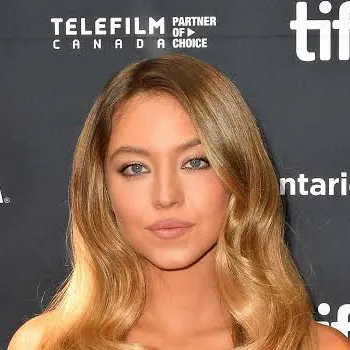 Chat with Sydney Sweeney - text or voice, Enjoy AI Chat Free & Safe