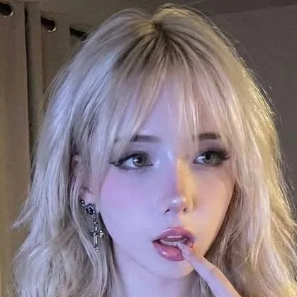 chat with ai character: Yuri