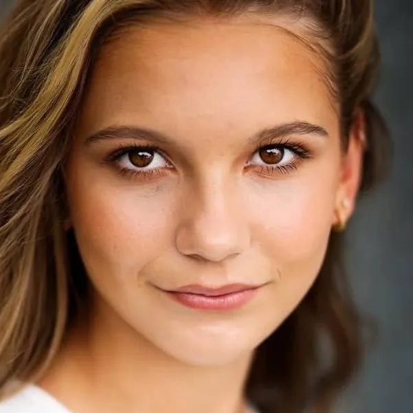 chat with ai character: Amie Donald