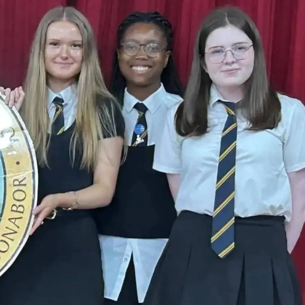 chat with ai character: Fife Schoolgirls