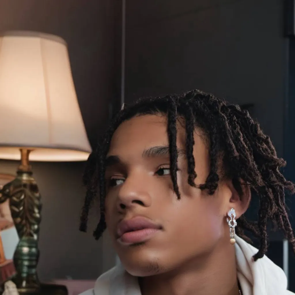 chat with ai character: RJ 