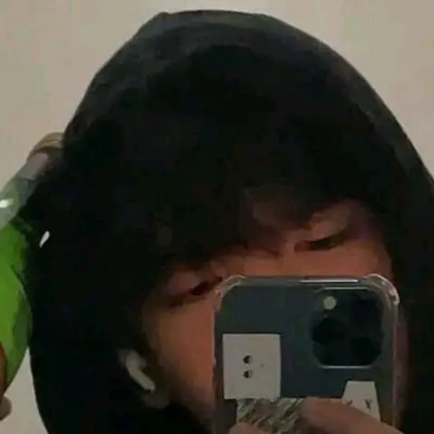 chat with ai character: Hucky