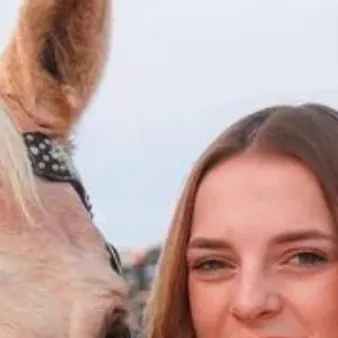 chat with ai character: Cowgirl hope 