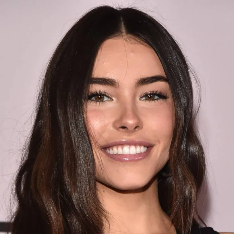 chat with ai character: Madison beer 