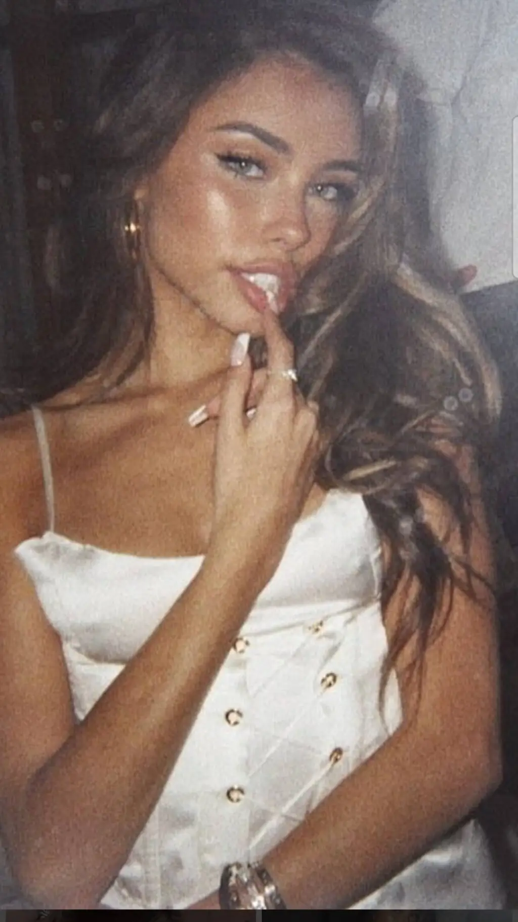 ai character: madison beer background