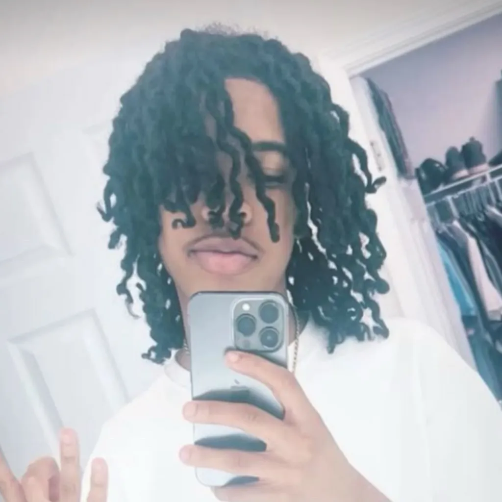 chat with ai character: Zahir🫩