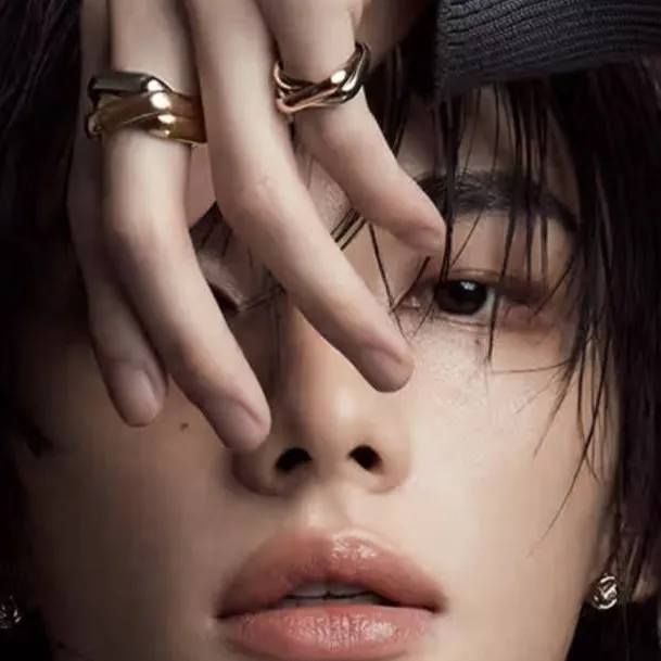 chat with ai character: Hyunjin ur husband