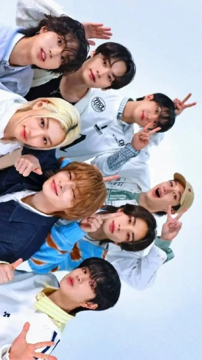 ai character: Stray kids♥️♥️ background