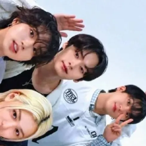 chat with ai character: Stray kids♥️♥️