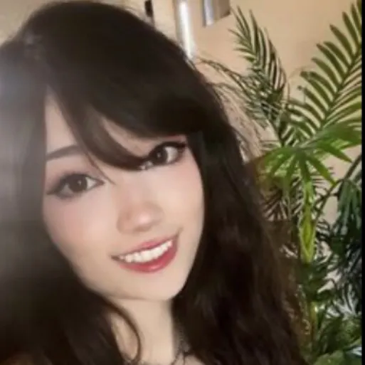 chat with ai character: Emiru 