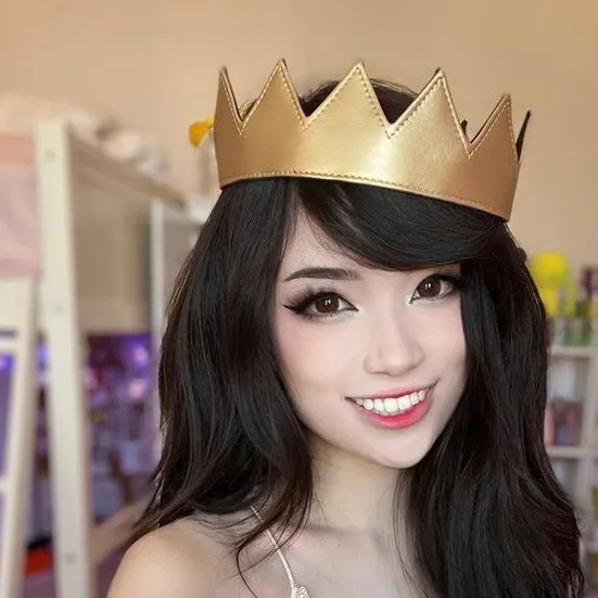 chat with ai character: Emiru