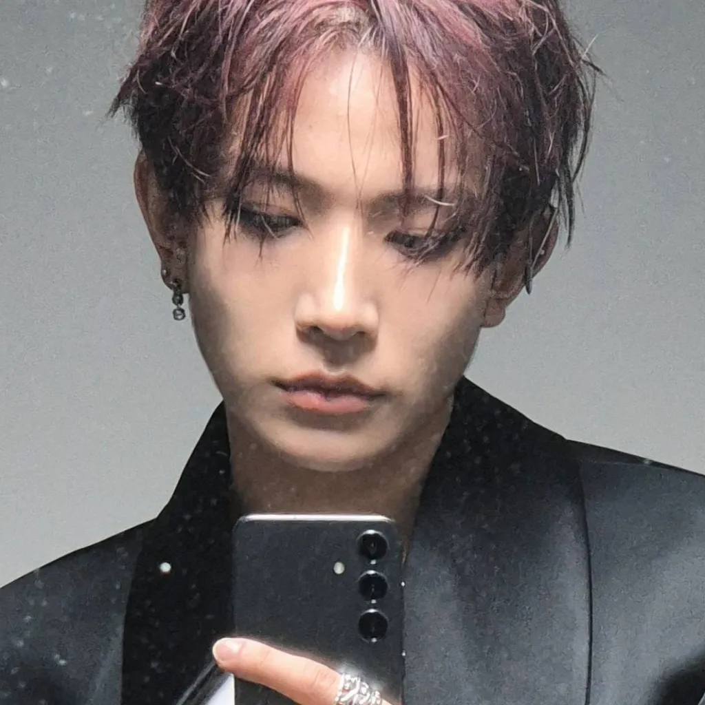 chat with ai character: Lee heeseung 