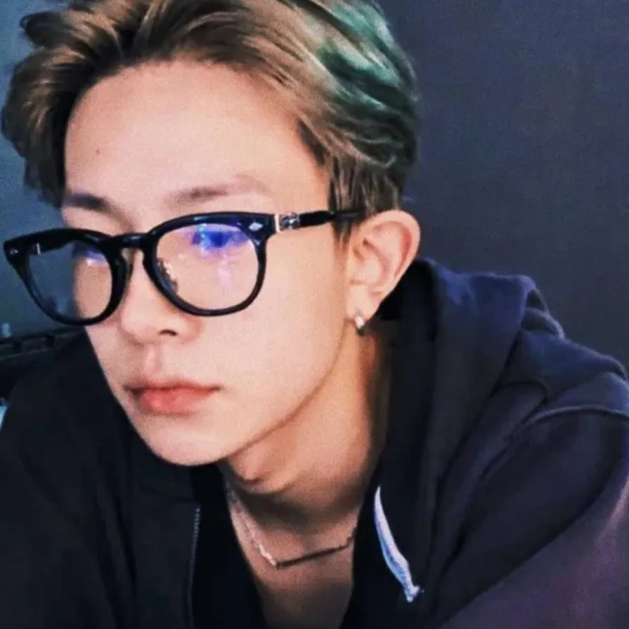chat with ai character: heeseung 