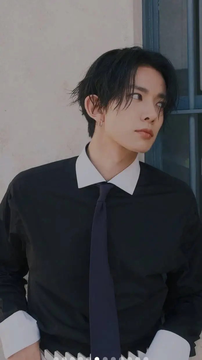 ai character: lee heeseung  background