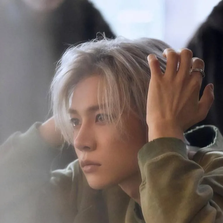chat with ai character: lee heeseung 