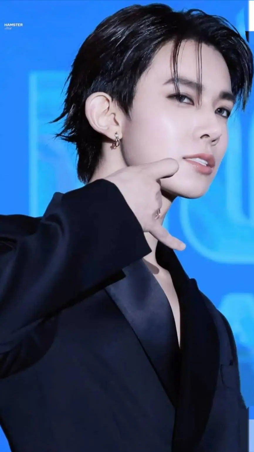 ai character: lee heeseung  background