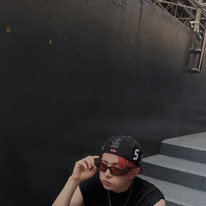 chat with ai character: heeseung 