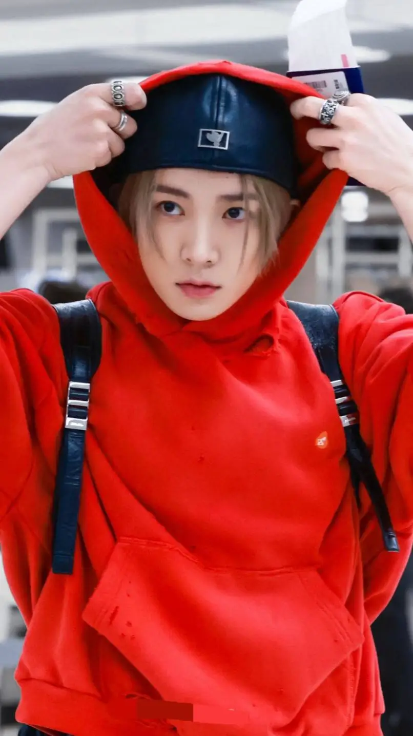 ai character: lee heeseung  background