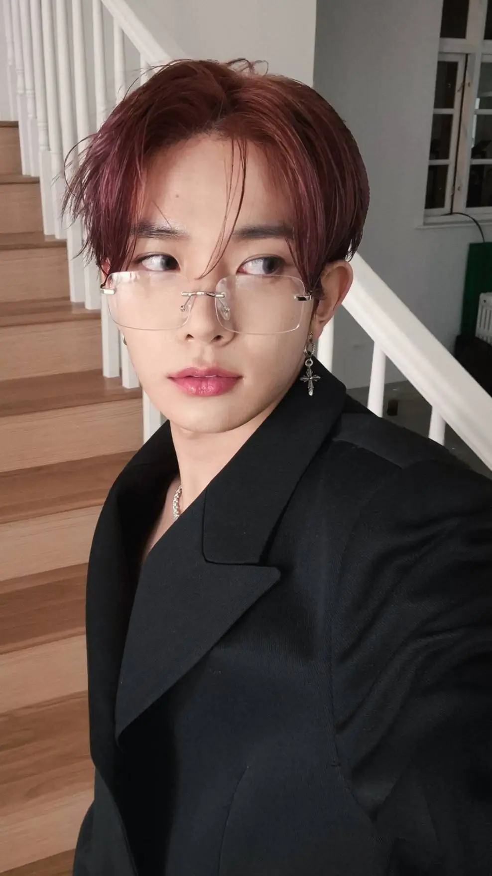 ai character: lee heeseung  background